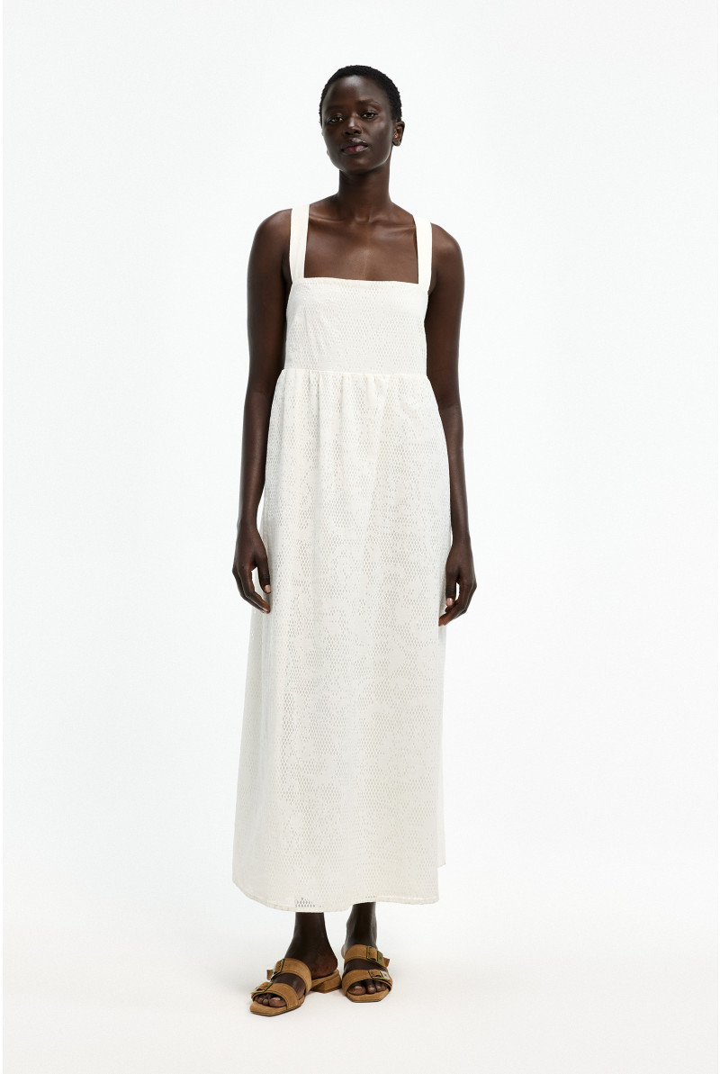 Langes Kleid in Spitzenoptik