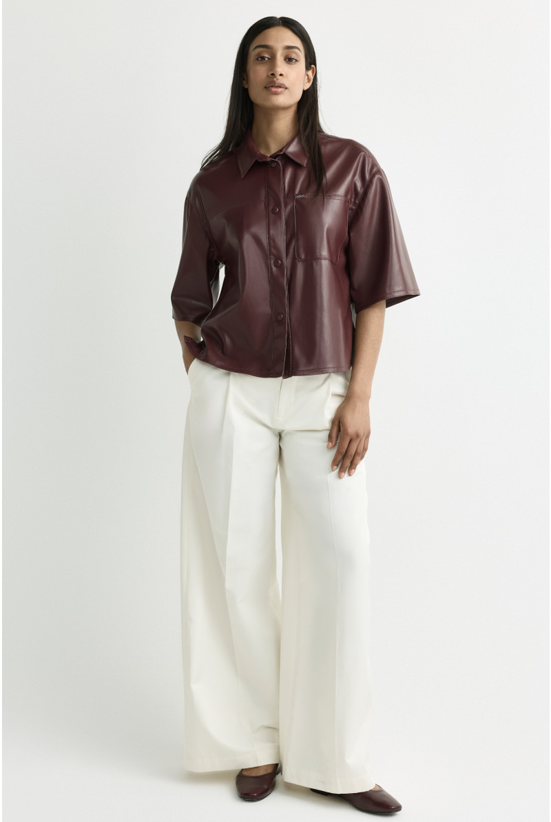 Bluse aus Kunstleder