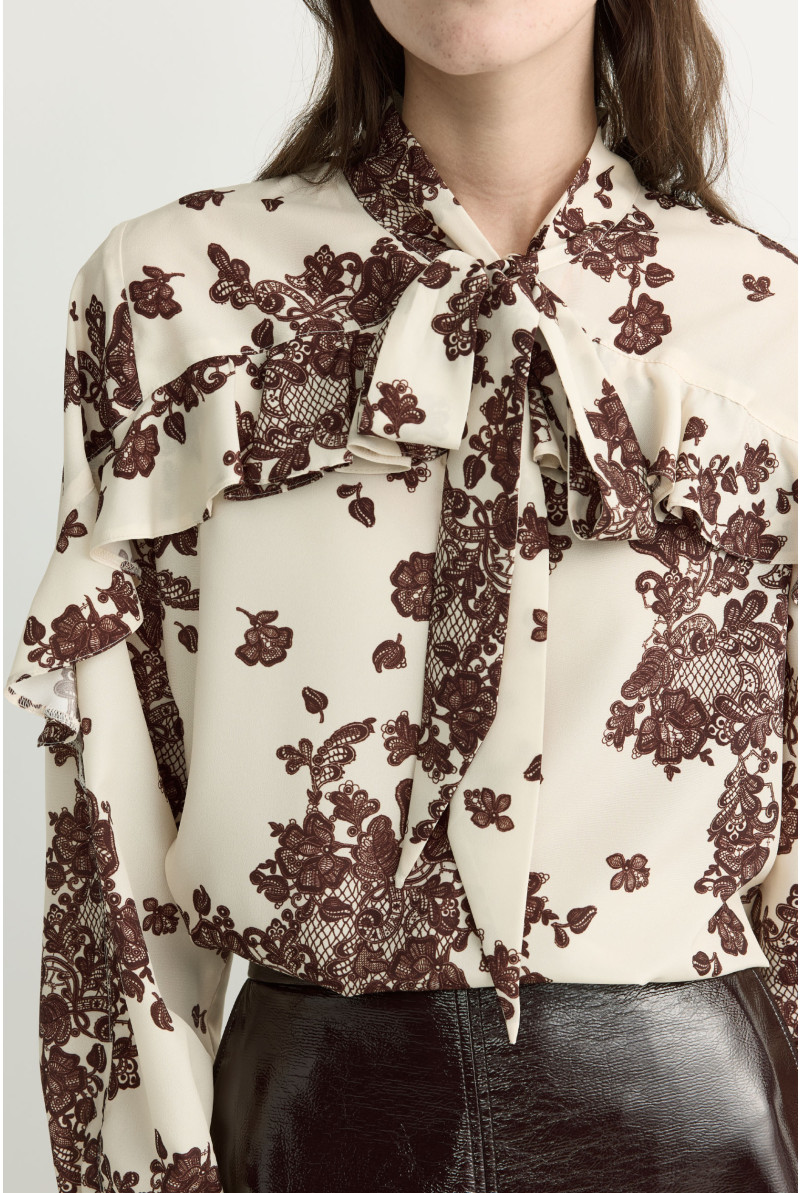 Bluse mit Volant