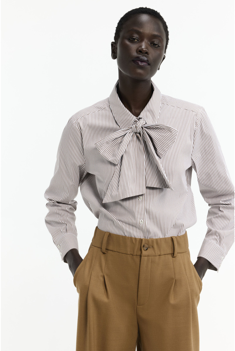 Striped blouse with detachable bow ribbon