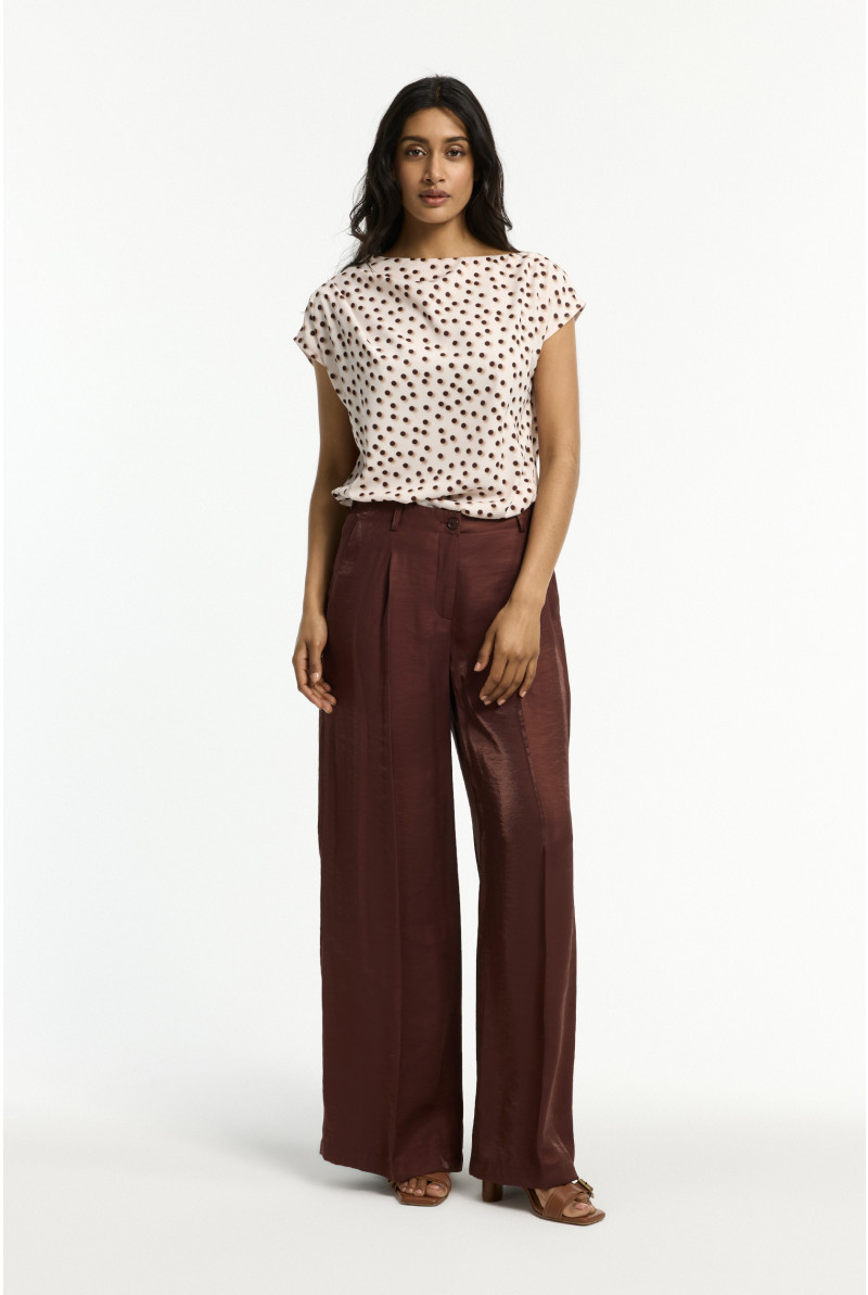 Glanzende broek met wijde pijpen