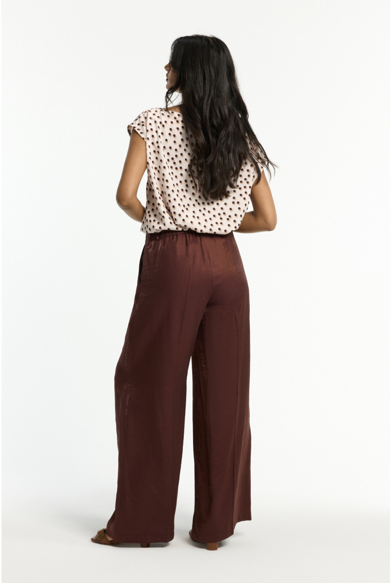 Glanzende broek met wijde pijpen