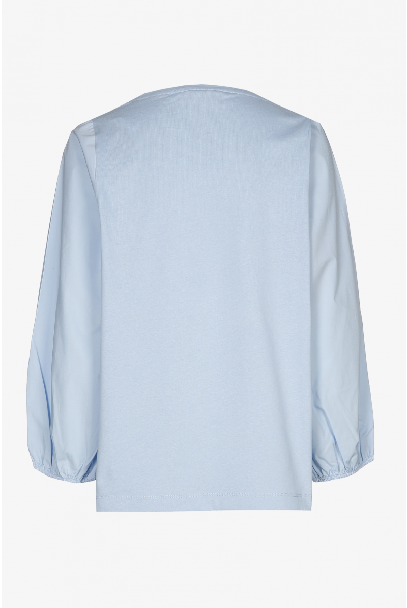 Light blue T-shirt with puff sleeves