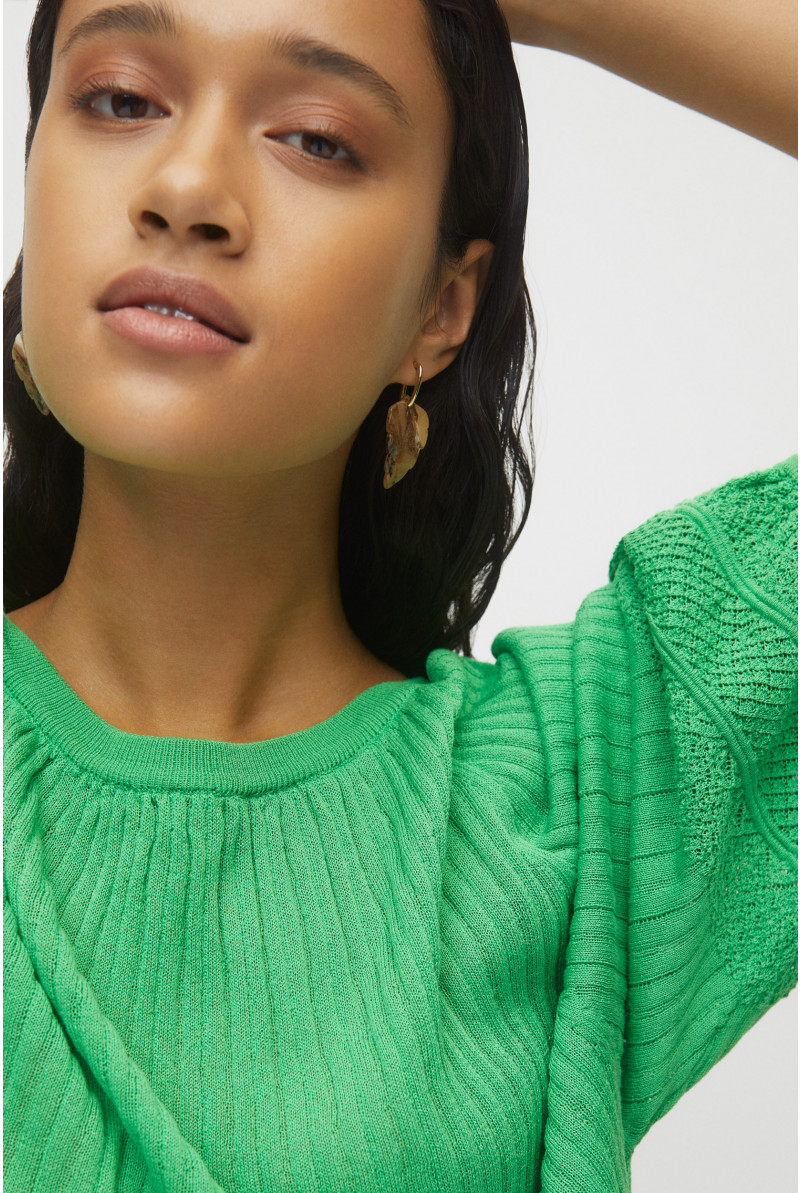 Green pullover with 3/4 sleeves