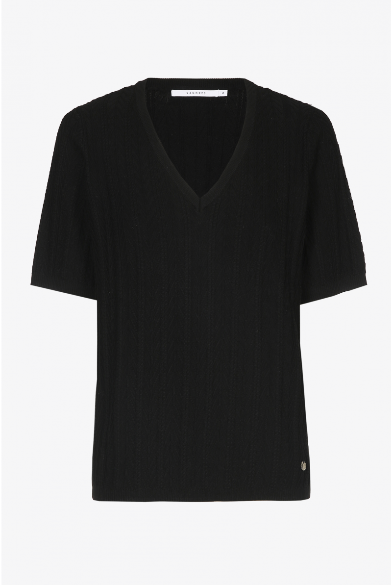Black pullover with short sleeves