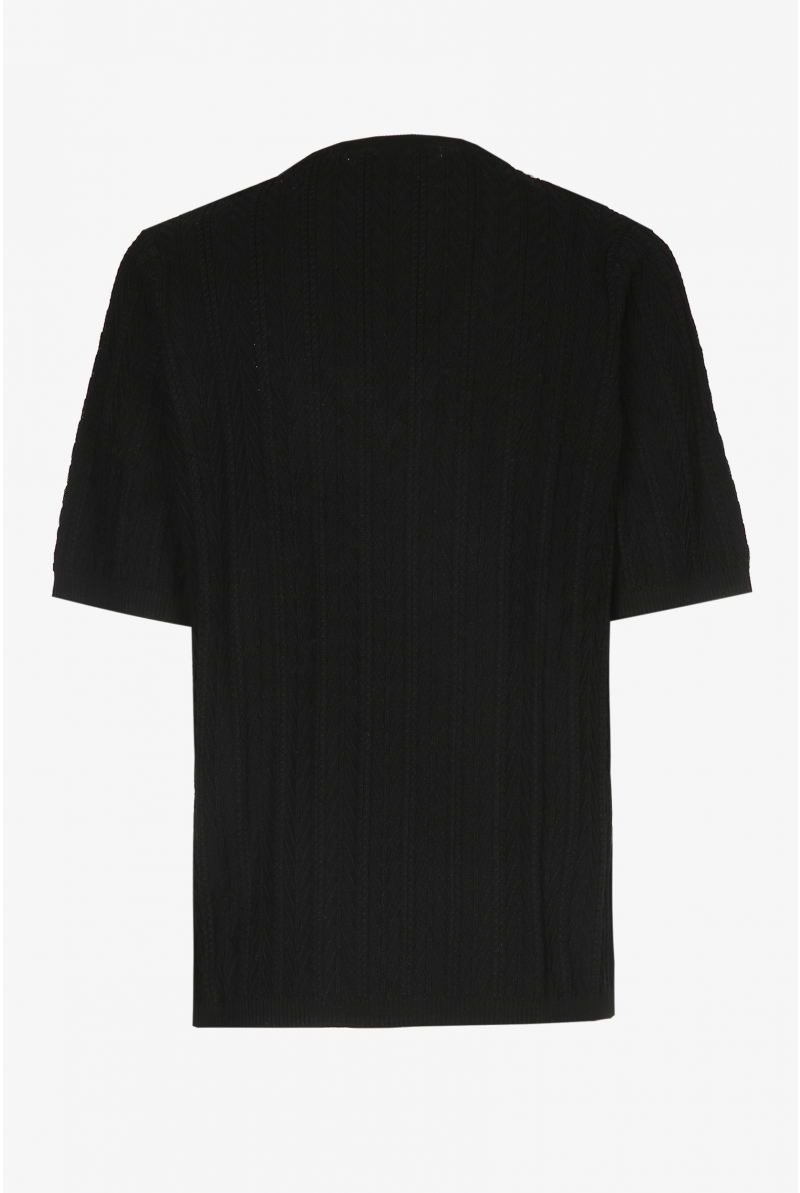 Black pullover with short sleeves