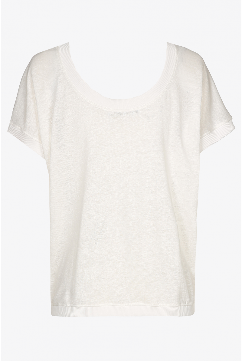 T-shirt with cut-out back