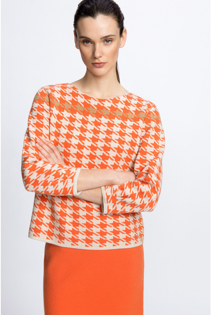 Pullover with houndstooth print