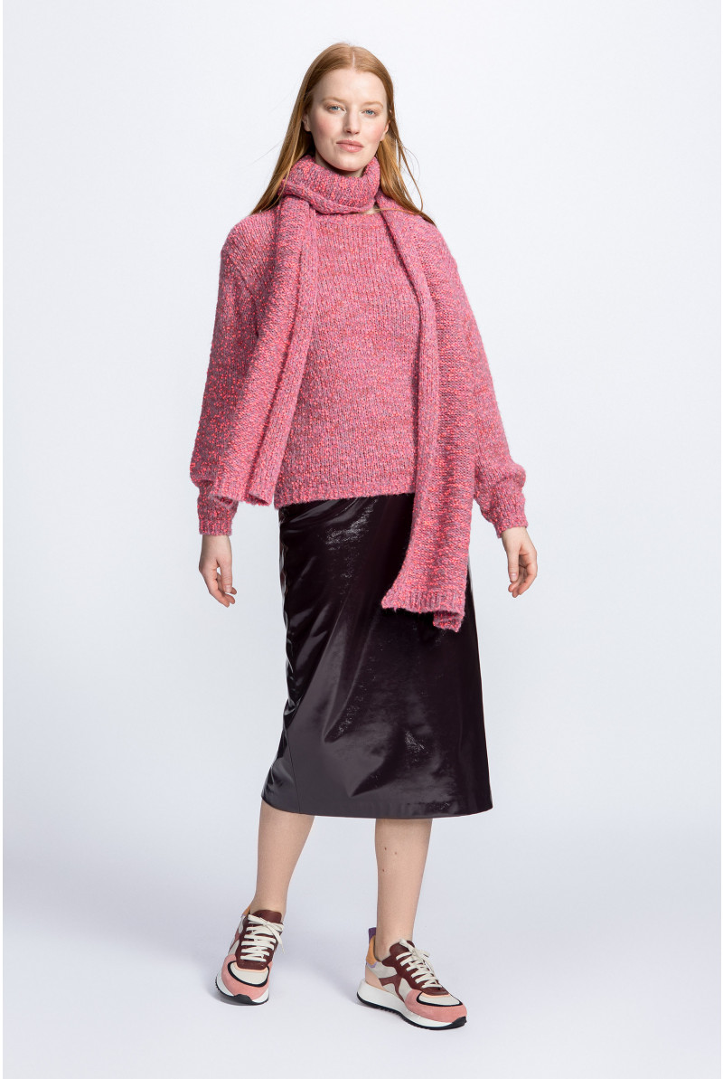Pull tricoté avec pompon