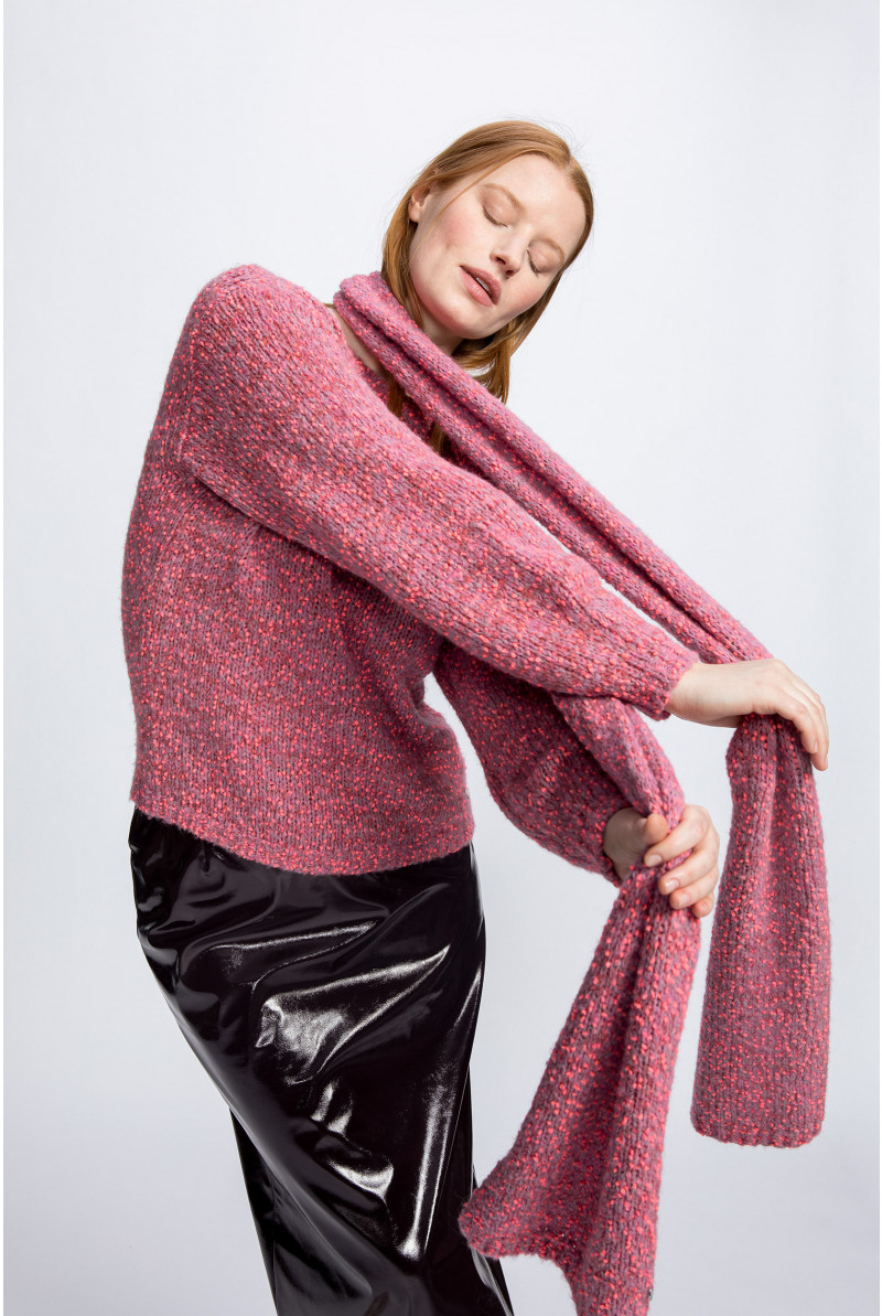 Pull tricoté avec pompon