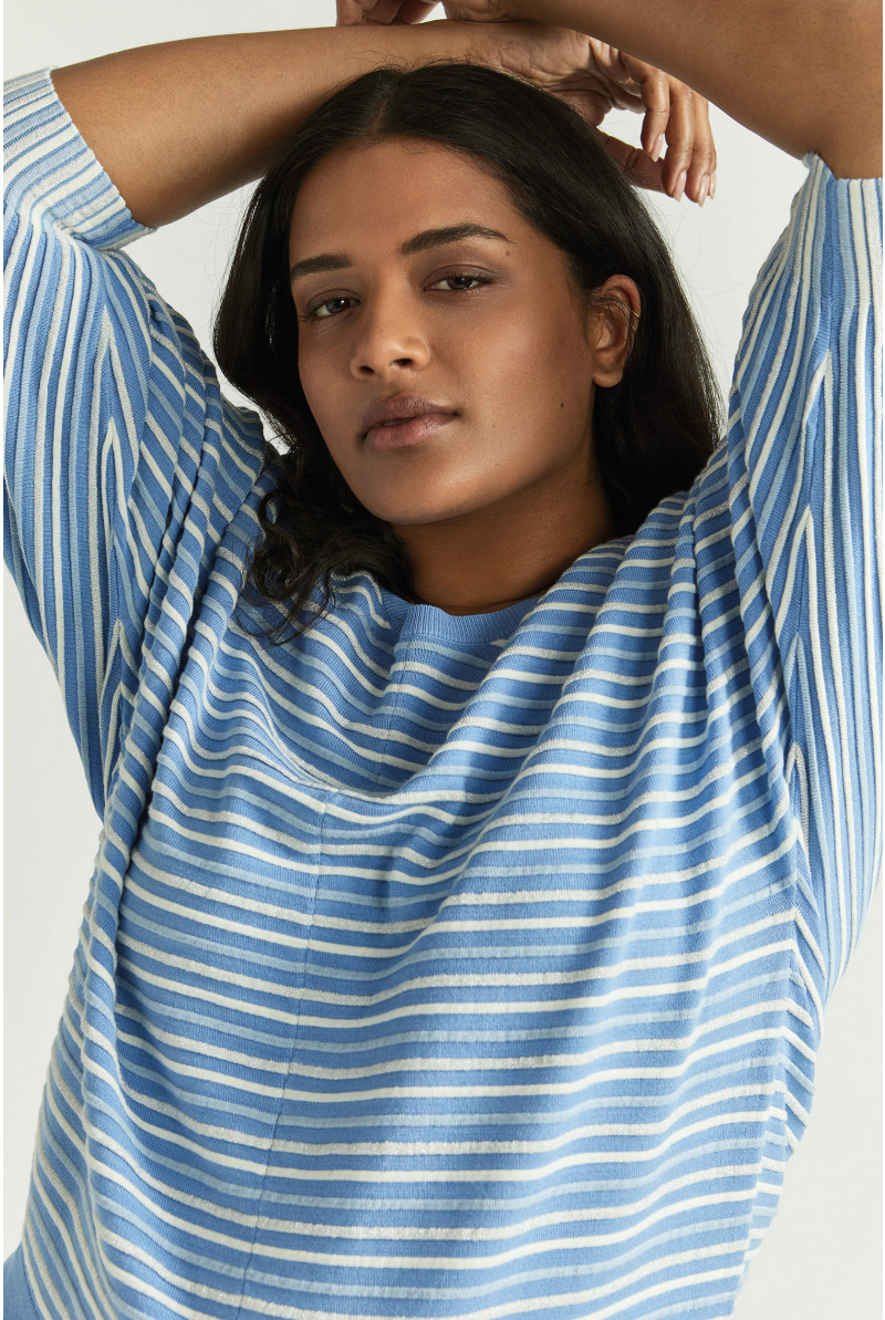 Pull rayé à manches bouffantes