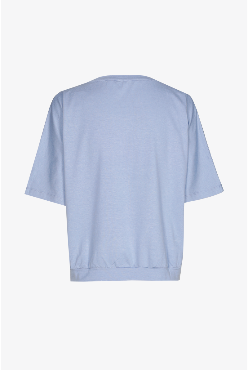 T-shirt with loose fit