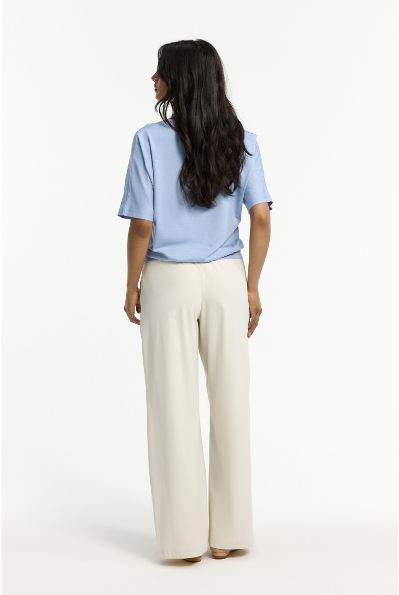 T-shirt with loose fit