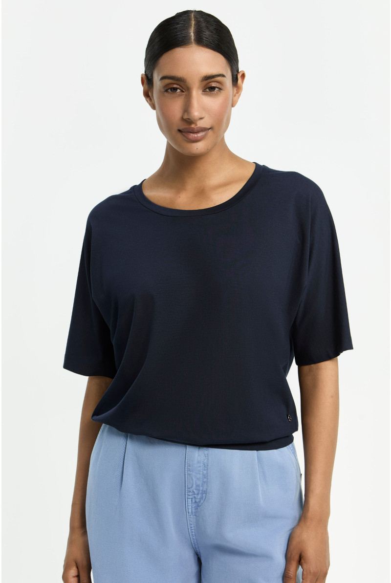 T-shirt with loose fit