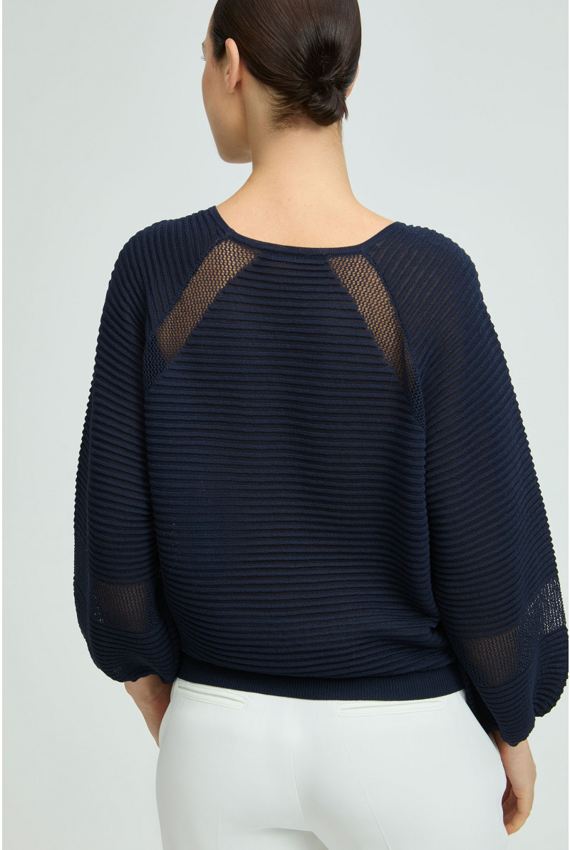 Pull van fijne viscose