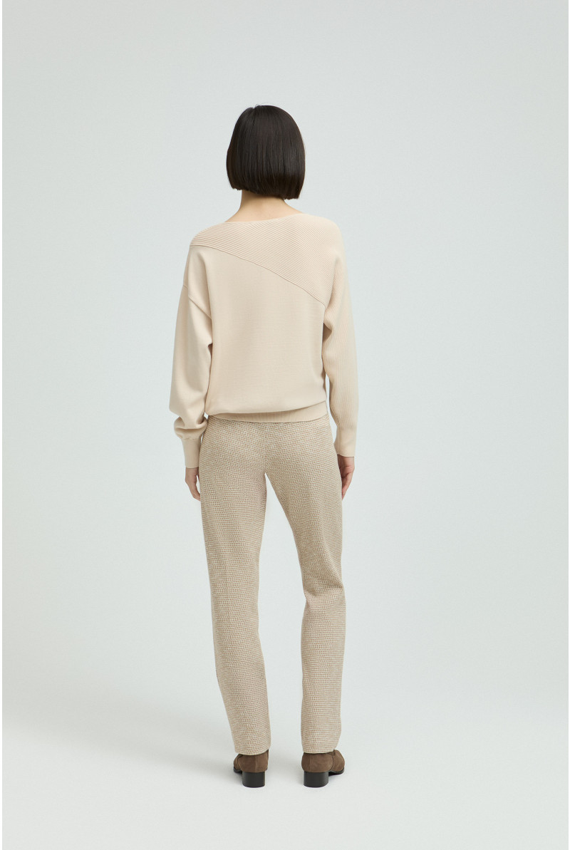 Trui met asymmetrisch ribdetail