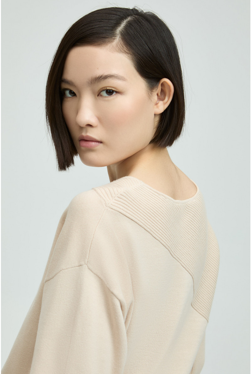 Trui met asymmetrisch ribdetail