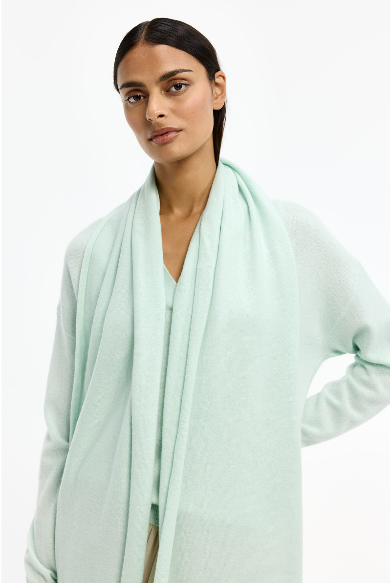 Cashmere scarf with contrasting trim