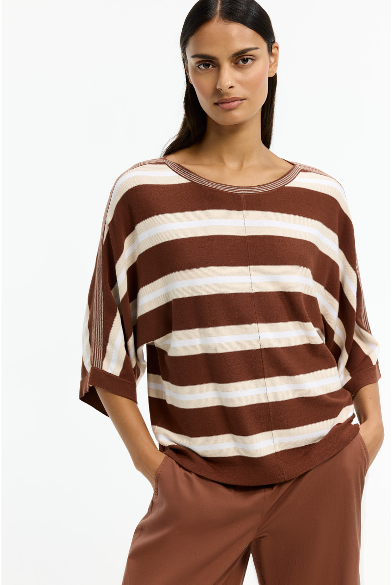 Weicher Pullover mit weiten Ärmeln