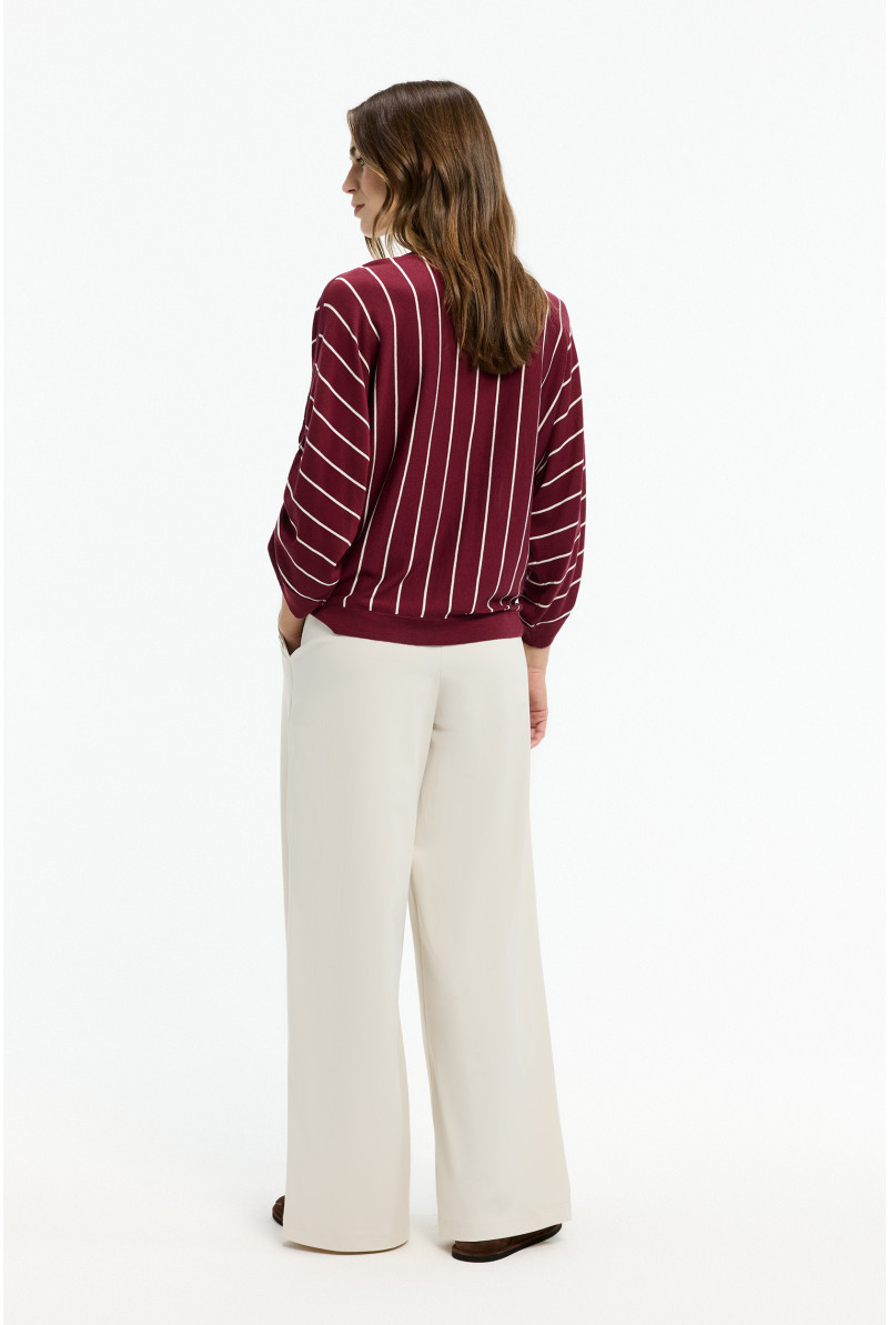 Feminine pullover with stripes