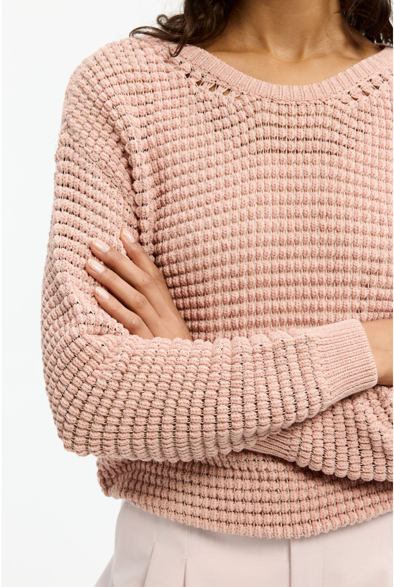 Pullover in 3D decorative knit 