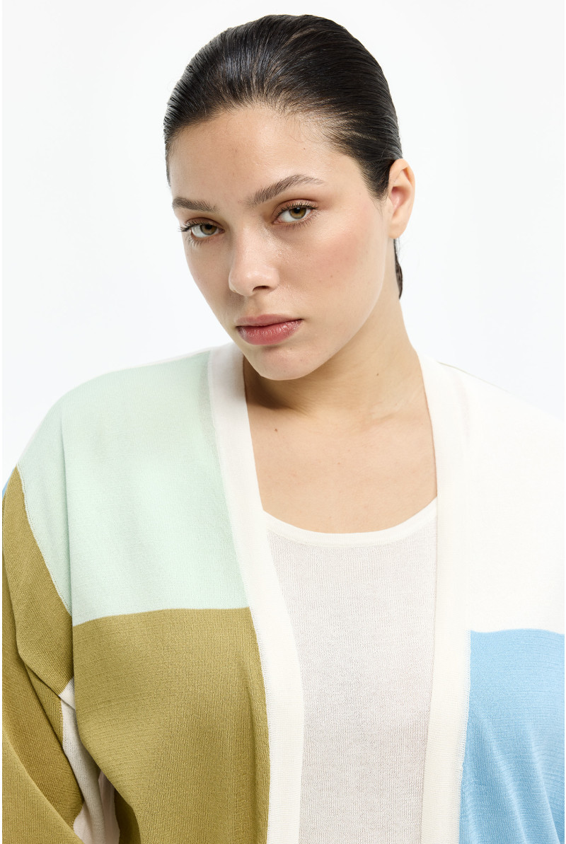 Locker fallende Weste mit weiten Ärmeln