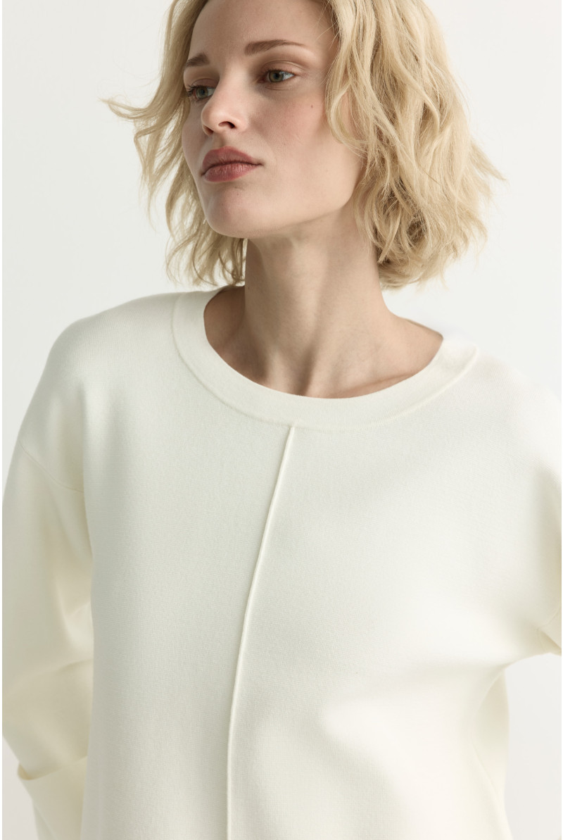 Weiter Pullover mit Rundhalsausschnitt