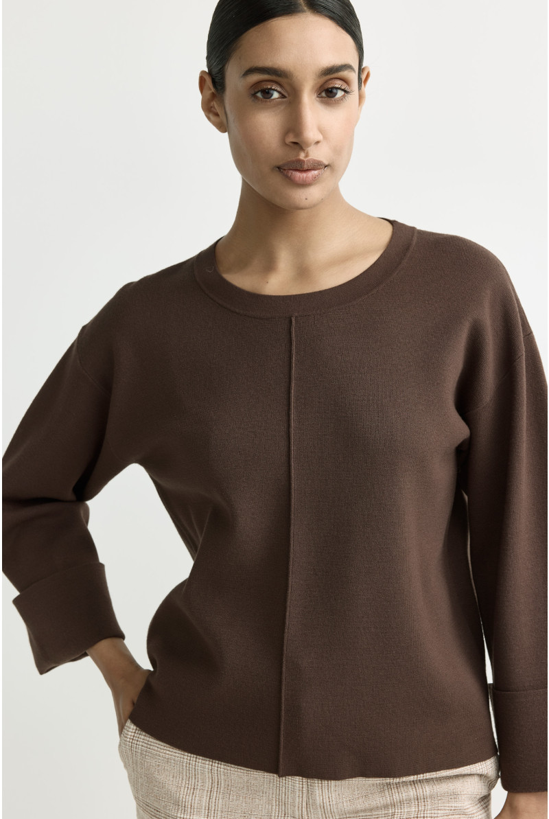 Weiter Pullover mit Rundhalsausschnitt
