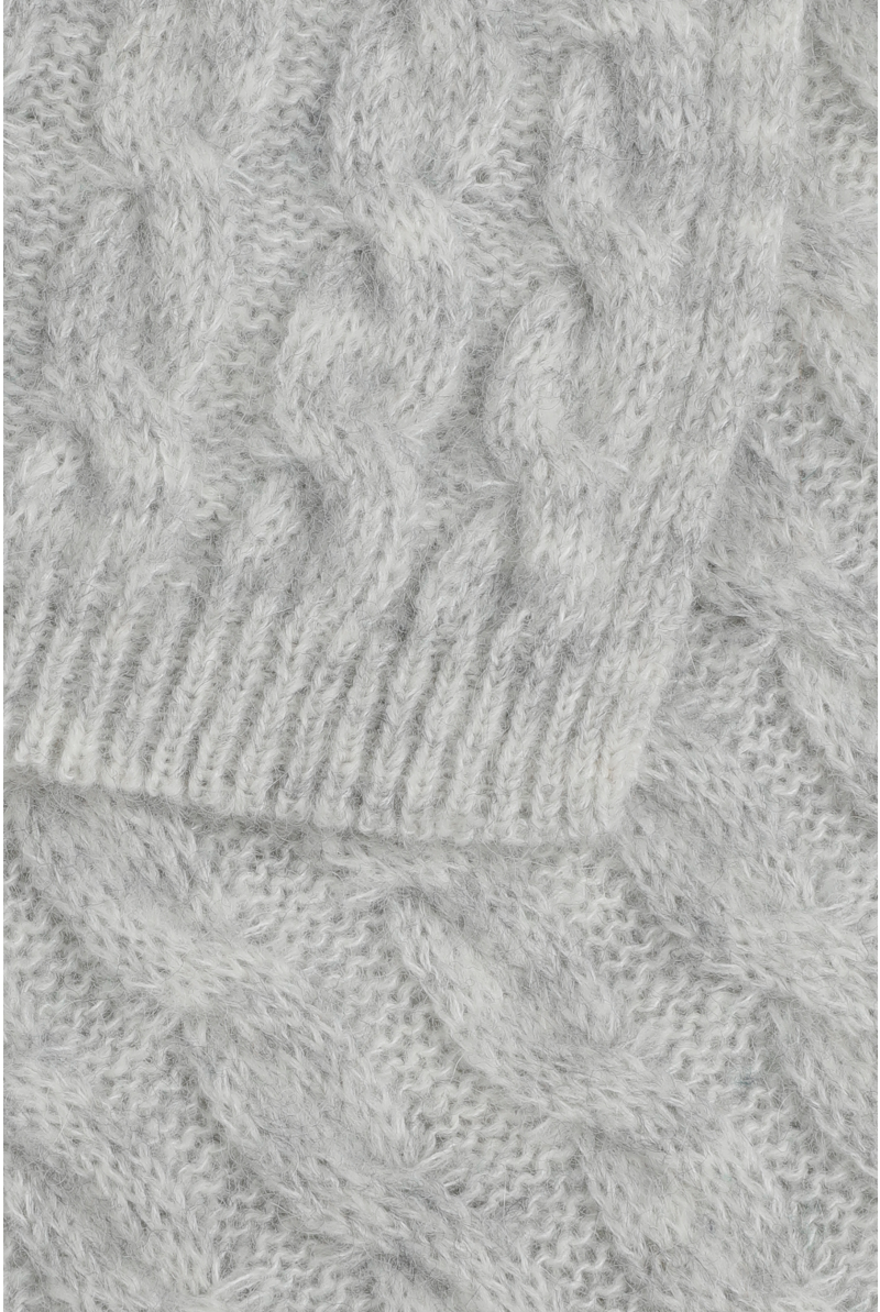 Cable knit scarf