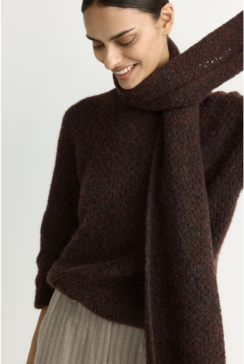 Scarf with embroidery