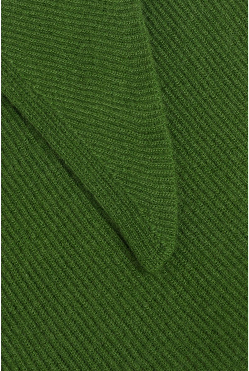 Triangular scarf