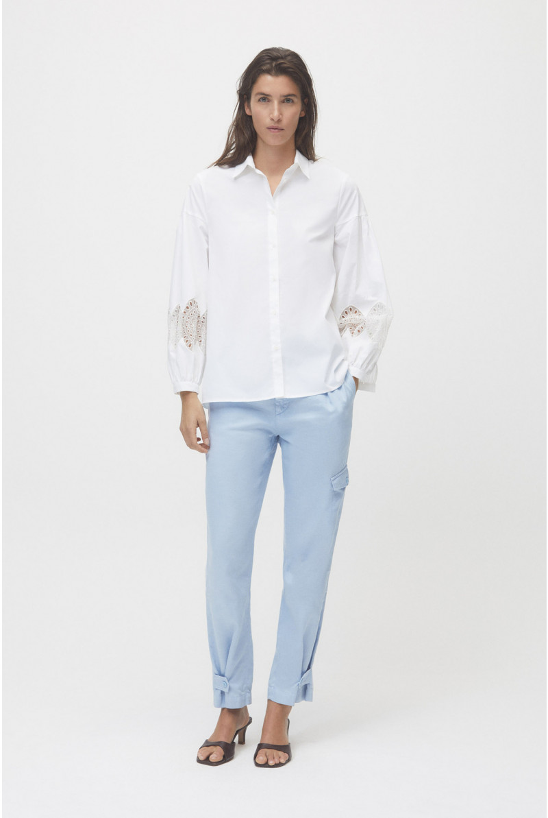 Witte blouse met lange mouwen