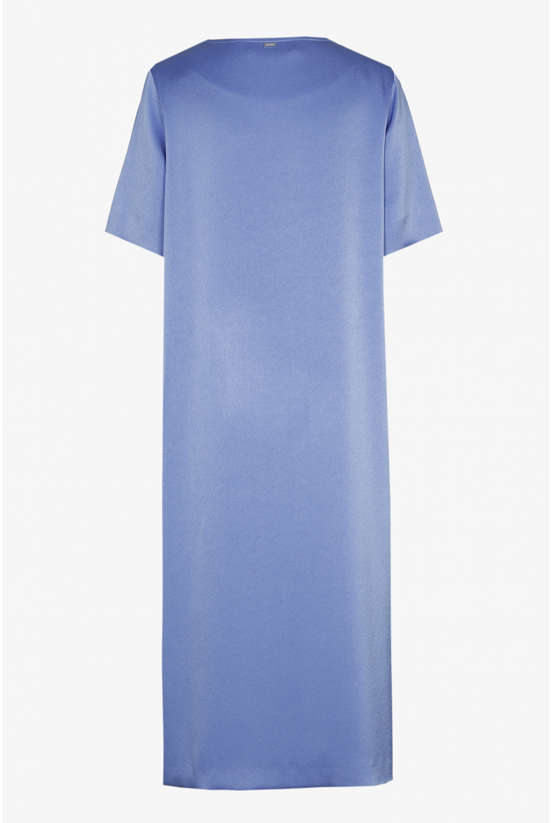 Blue dress with short sleeves and round neck