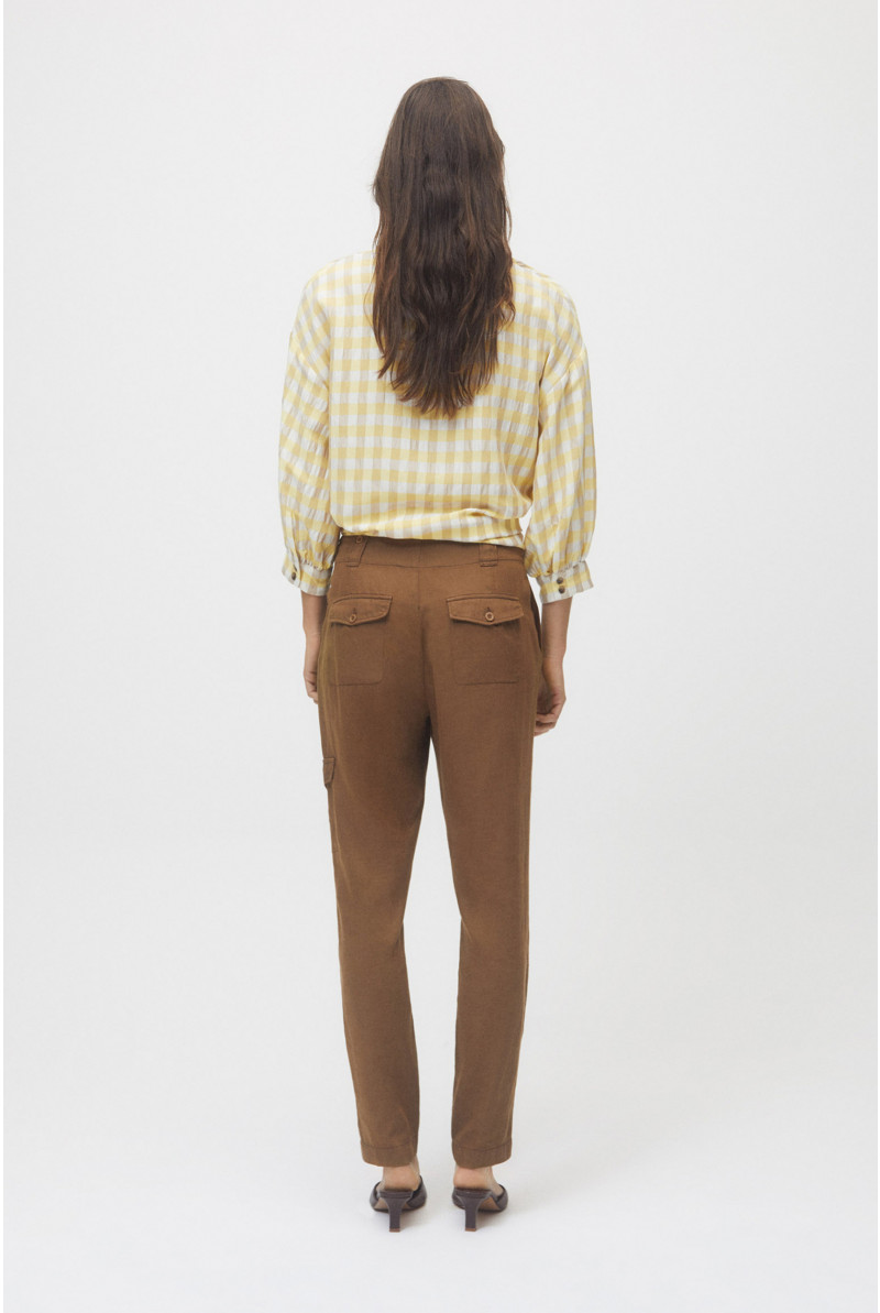 Pantalon long brun clair avec poche latérale