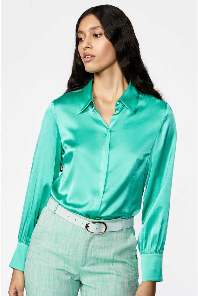 Blouse en satin habillée