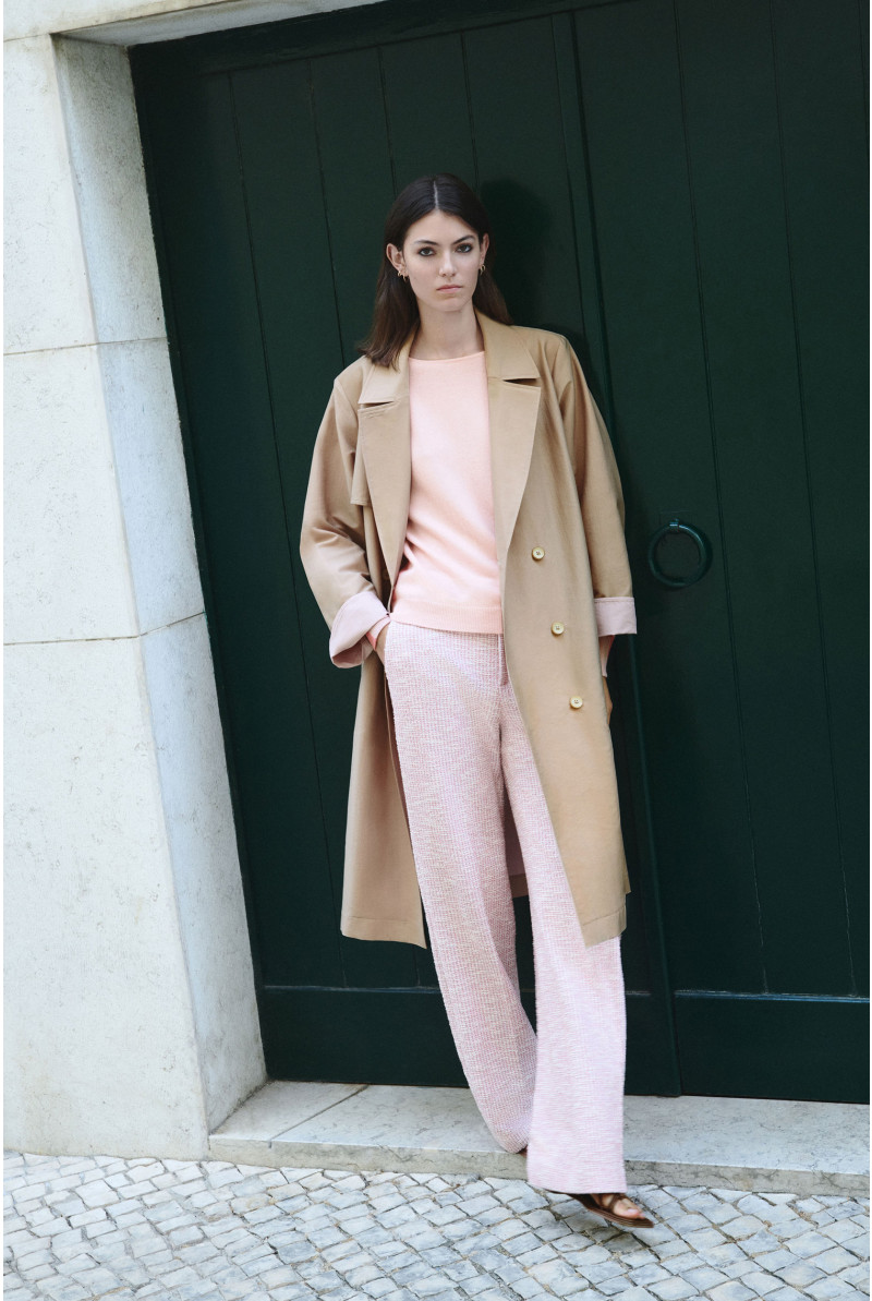 Trench coat with waist belt