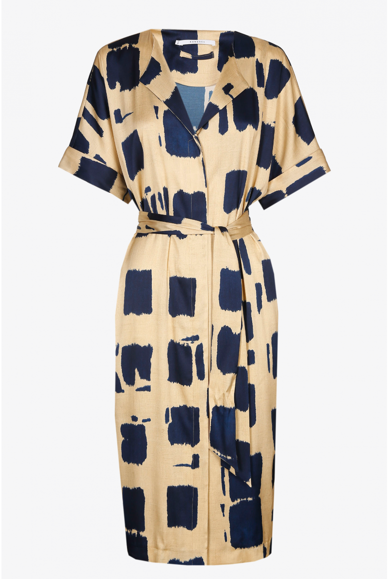 Wide dress with belt