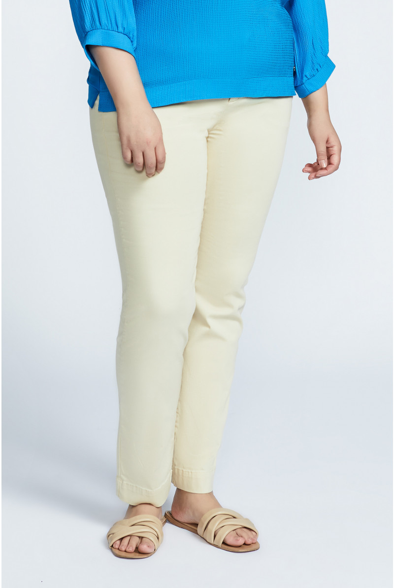 Pantalon doux à jambes étroites