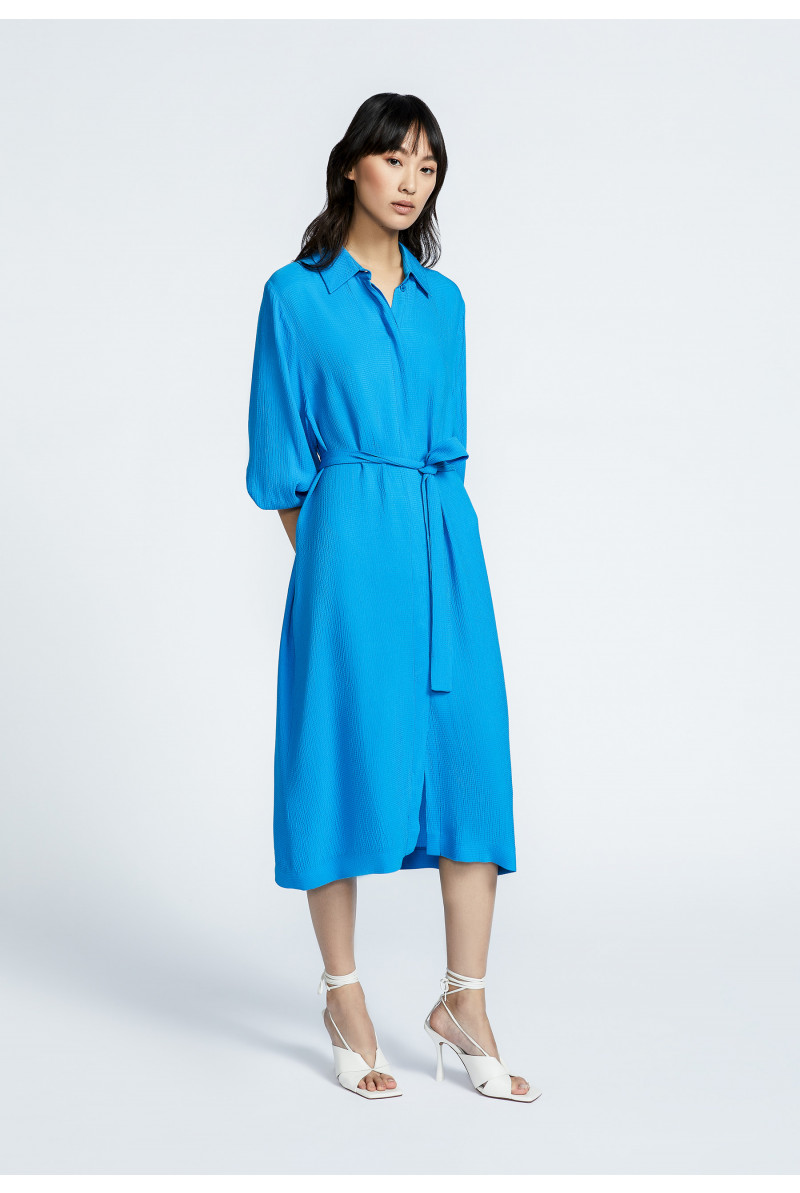 Flowing dress with sash