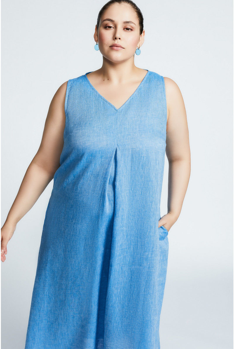 Sleeveless dress with A-line