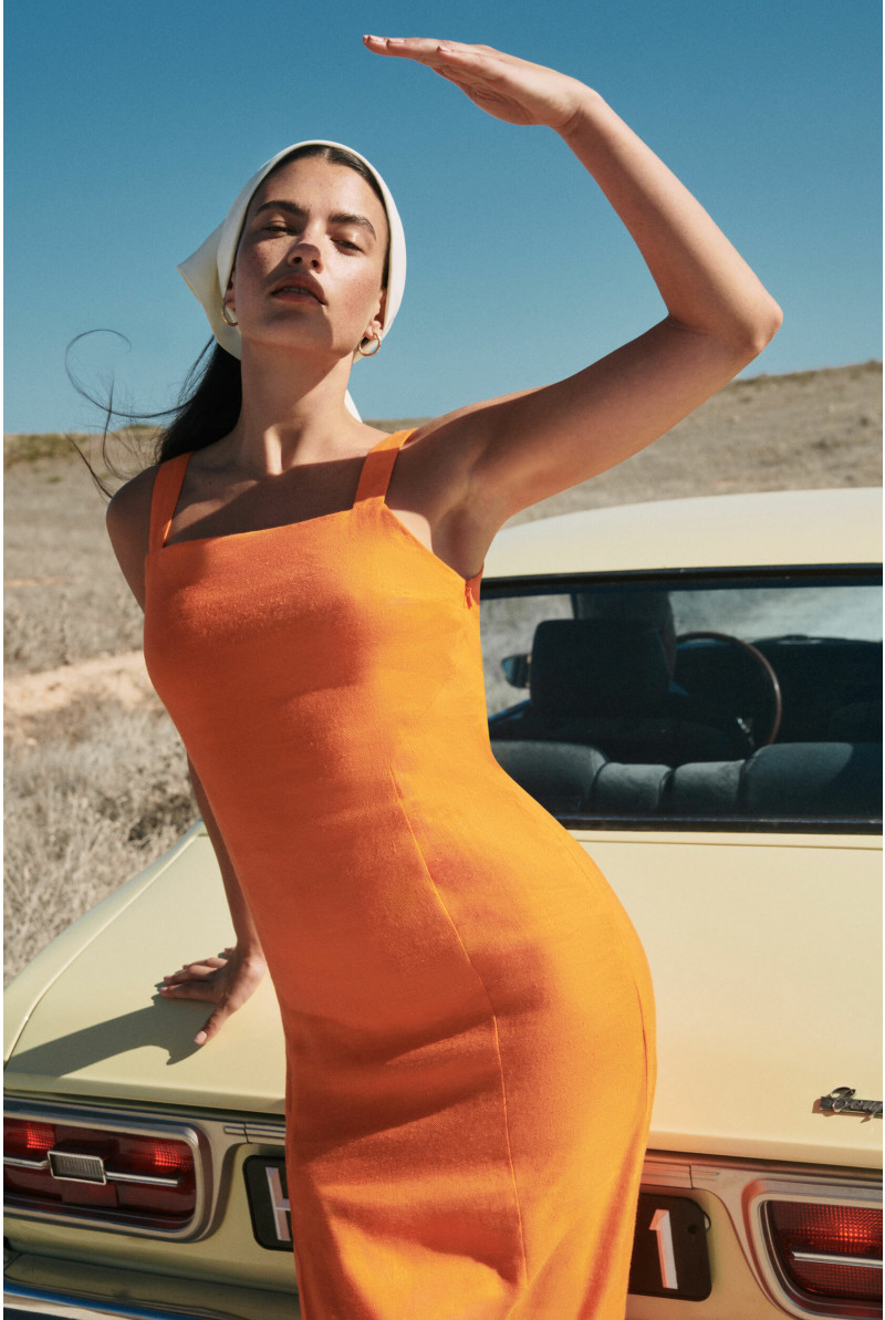 Sleeveless fitted dress