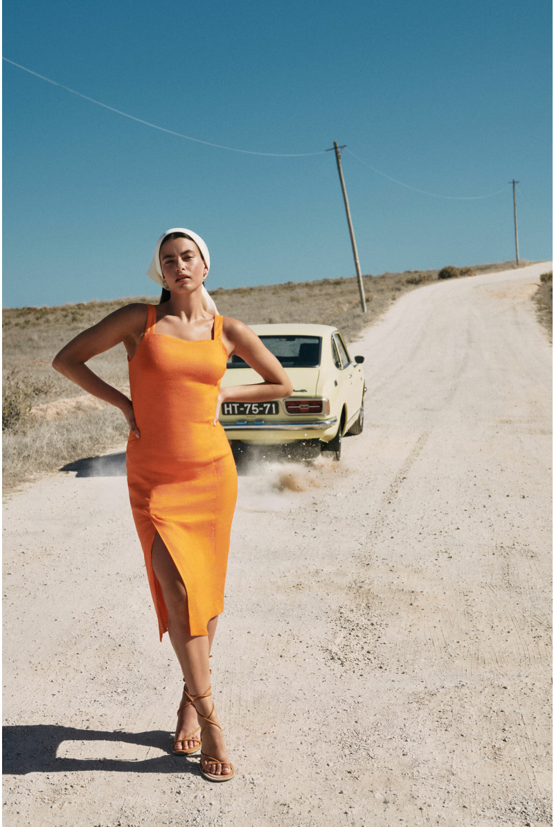 Sleeveless fitted dress