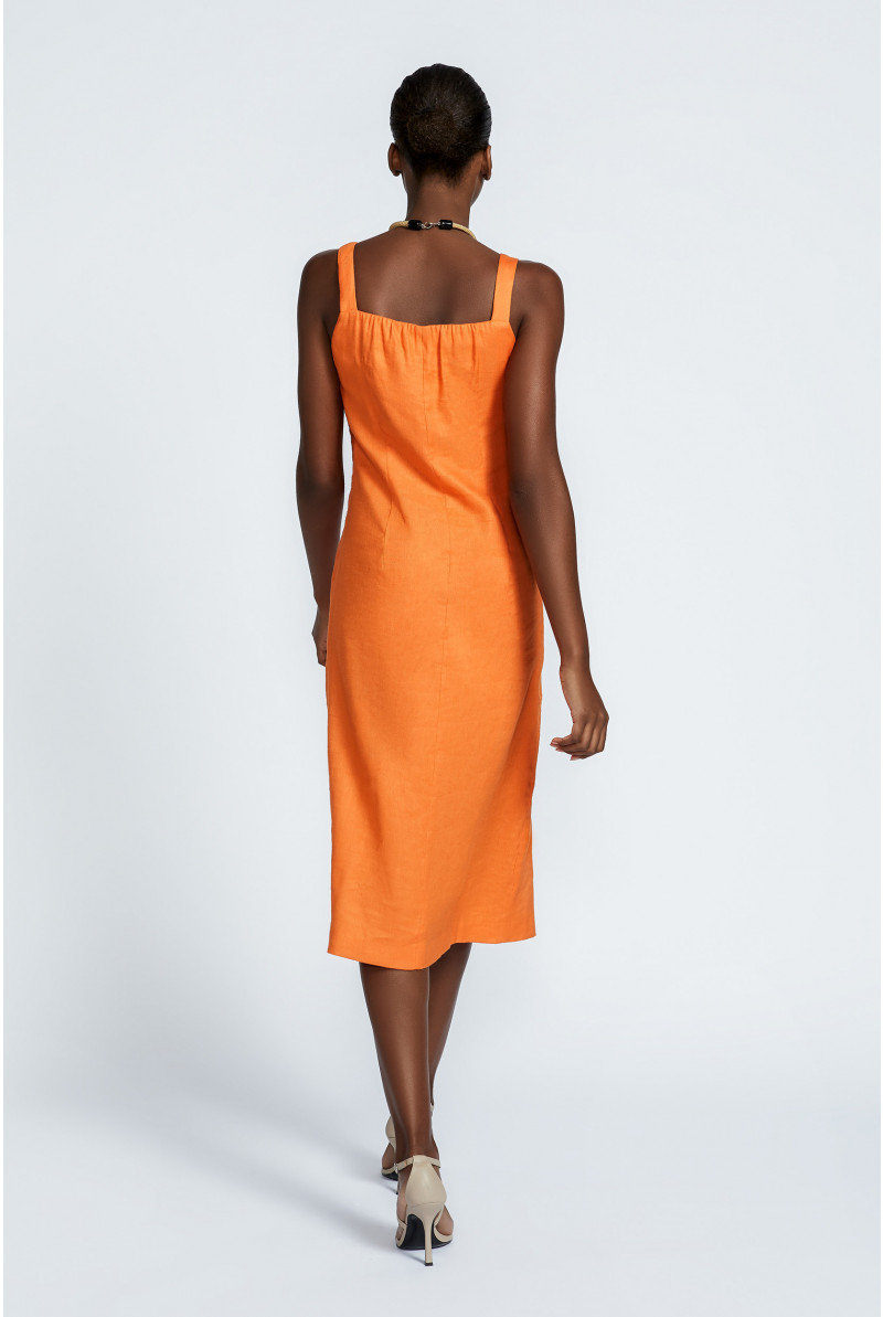 Sleeveless fitted dress