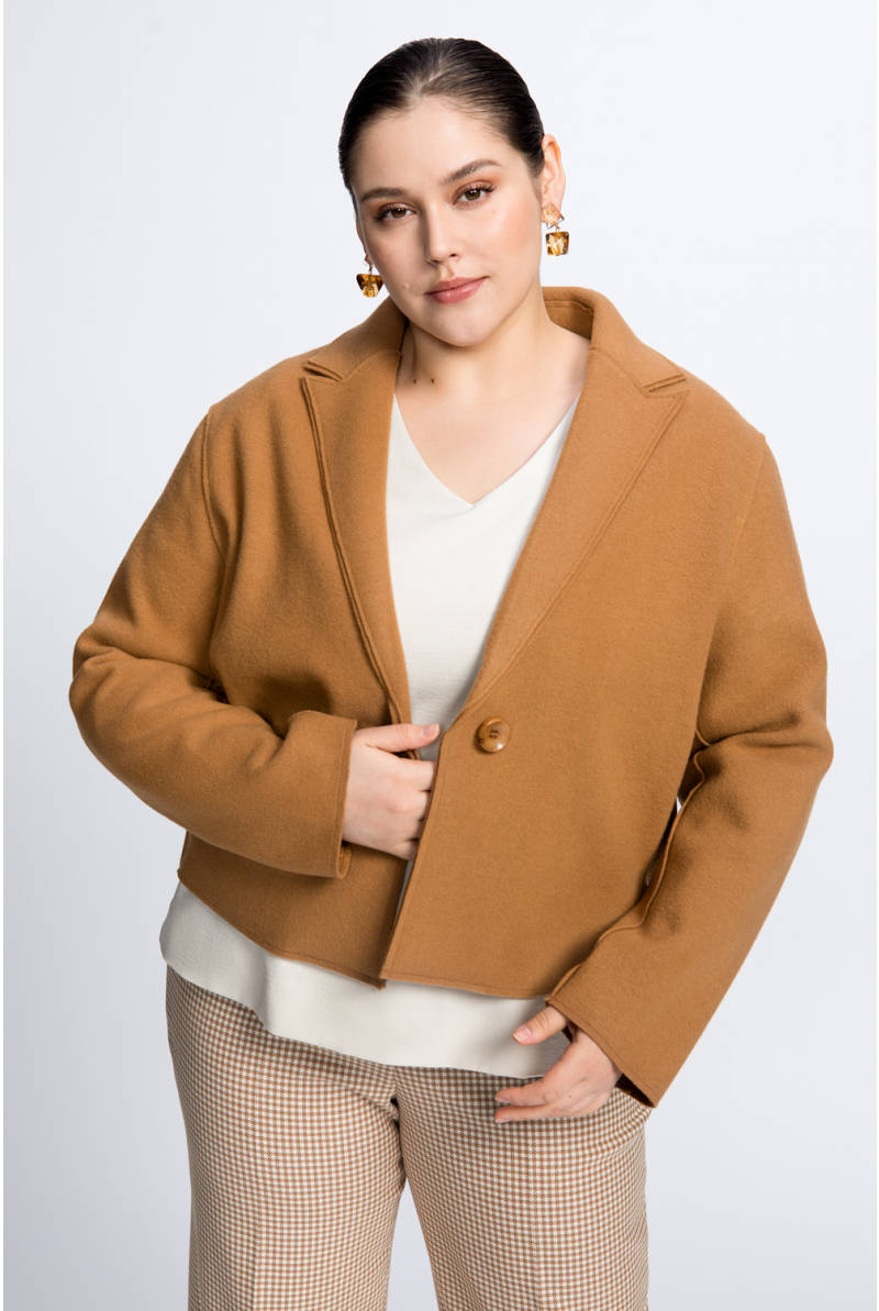 Veste courte avec poches plaquées