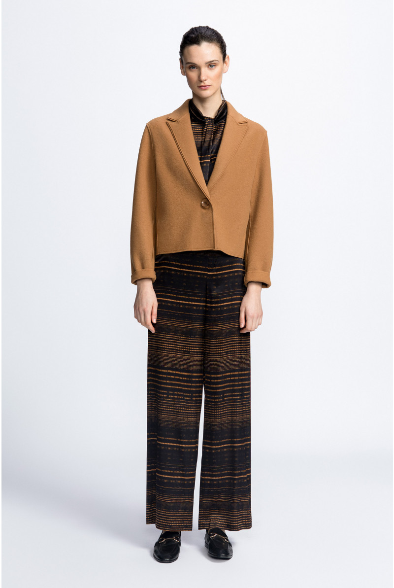 Veste courte avec poches plaquées