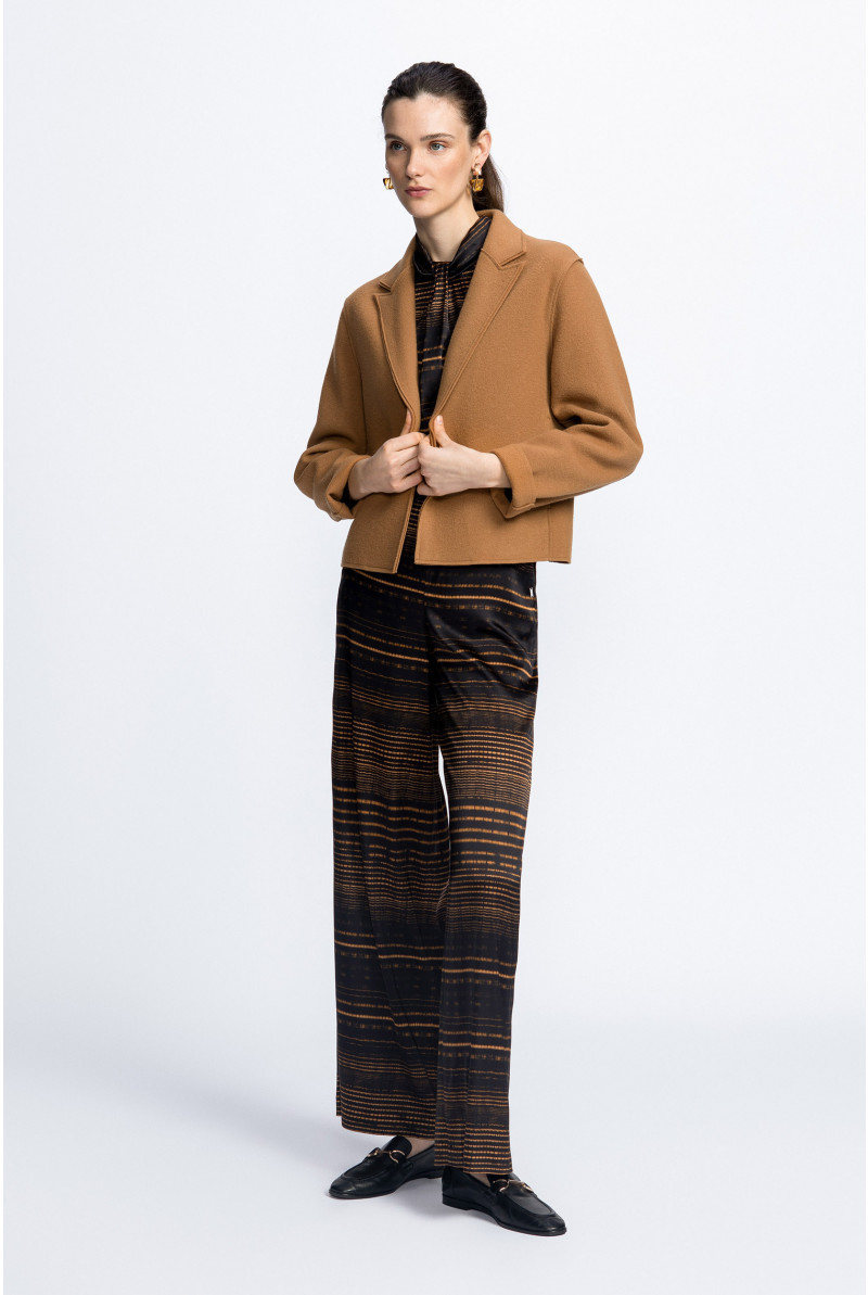 Veste courte avec poches plaquées