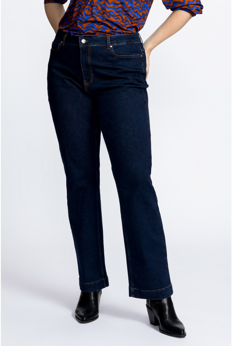 Straight-leg jeans