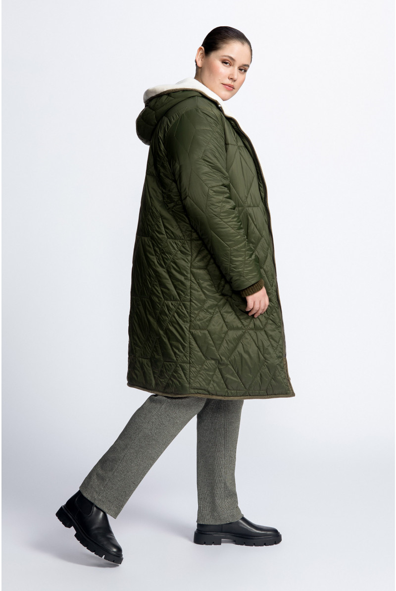 Veste réversible contenant de la fausse fourrure