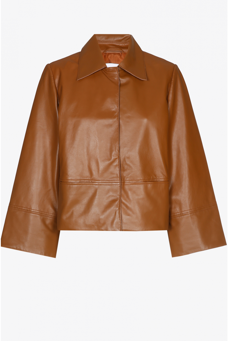 Short leather jacket