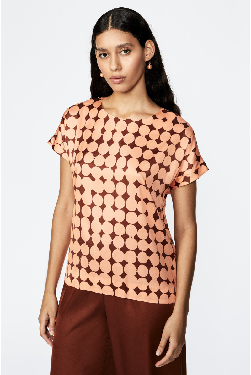 Blouse avec motif à pois conçu en interne